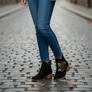 Private Label Black Ankle Boots with Gold Embroidery